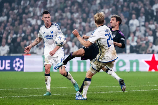 Thomas Muller of Bayern Munich against Lukas Lerager and