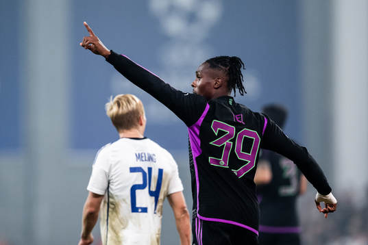 Mathys Tel of Bayern Munich  celebrates