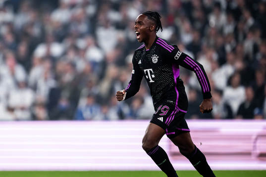 Mathys Tel of Bayern Munich  celebrates