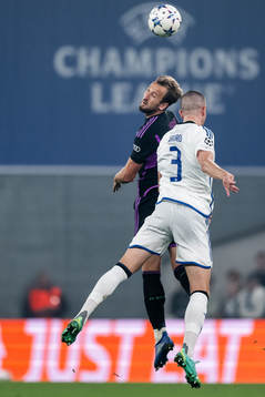 Harry Kane of Bayern Munich and Denis Vavro of Copenhagen