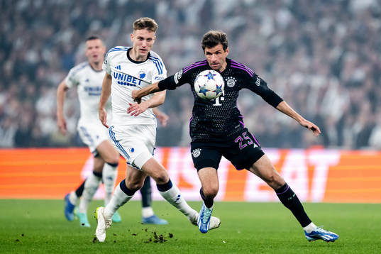 Valdemar Lund of Copenhagen and Thomas Muller of Bayern