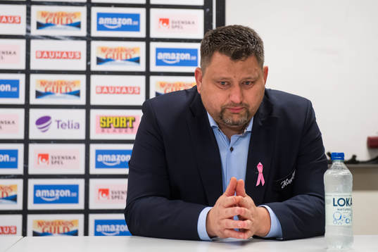 MoDos tränare Mattias Karlin deppar