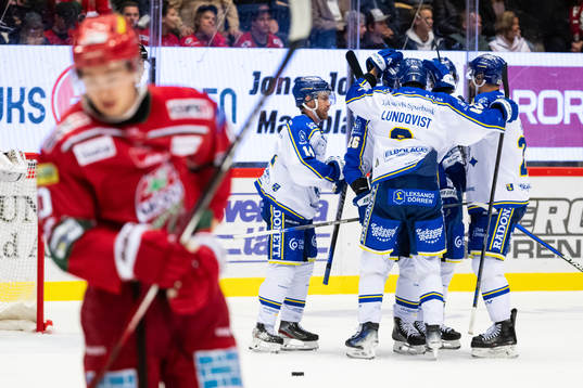 Leksands Marek Hrivik jublar med lagkamrater