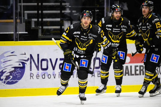 Västerås Konstantin Komarek jublar