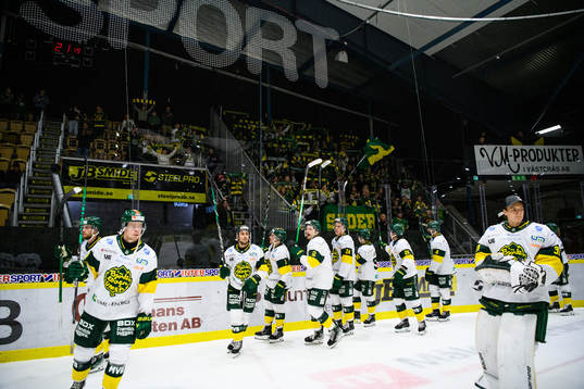 Björklövens spelare tackar publiken