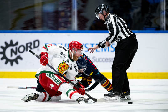 Moras Daniel Ljunggren och Djurgårdens Marcus Krüger