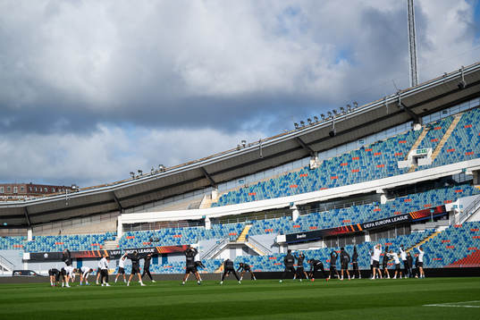 Players warm up