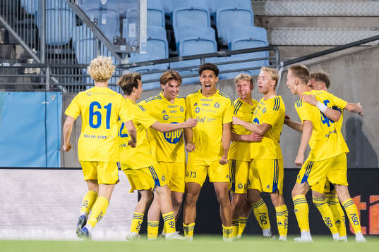 Helsingfors David Ezeh jublar