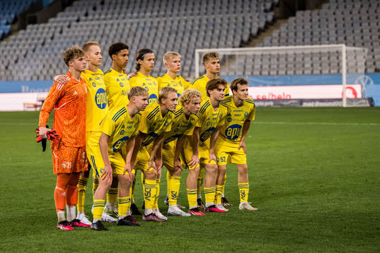 Helsingfors spelare ställer upp för en lagbild
