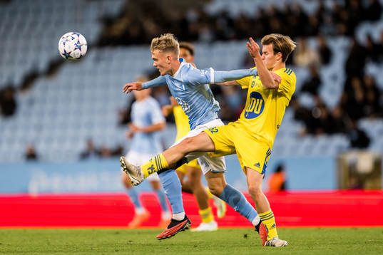 Malmö FFs Wille Persson och Helsingfors Aaro Toivonen