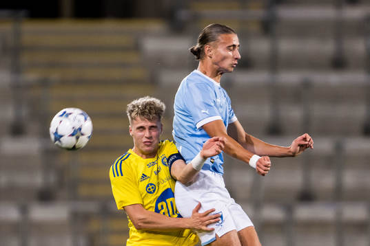 Malmö FFs Elison Makolli och Helsingfors Ville Vuorinen
