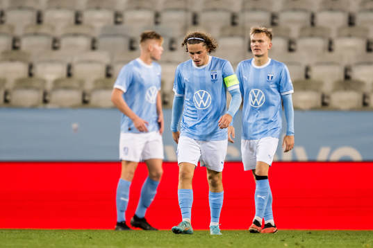 Malmö FFs Adrian Zendelovski deppar