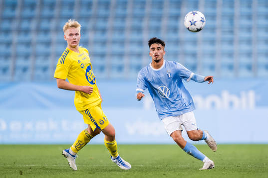 Helsingfors Kaius Harden och Malmö FFs Alexander Hughes