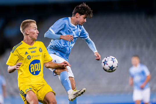 Malmö FFs Deniz Salievski och Helsingfors Jere Kari