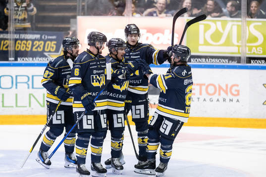 HV71s André Petersson jublar