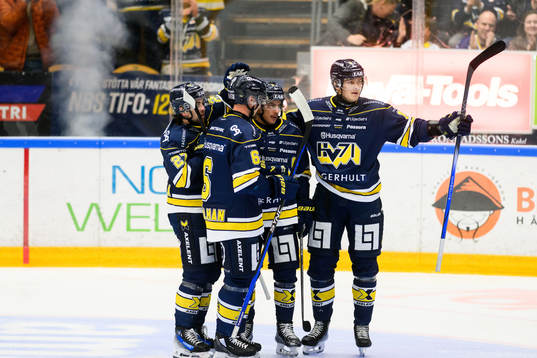 HV71s André Petersson jublar