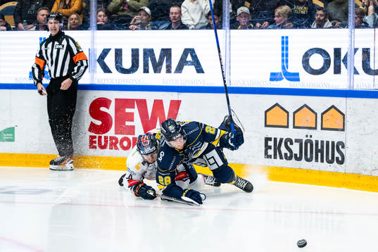 Växjös Keegan Lowe och HV71s Joonas Nättinen