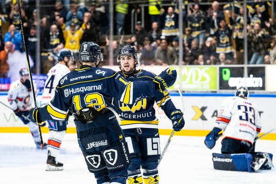 HV71s Robert Nardella jublar