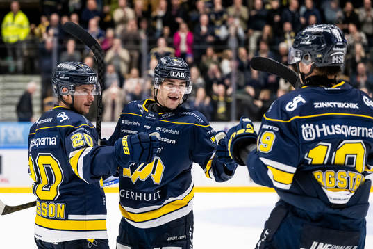 HV71s André Petersson jublar