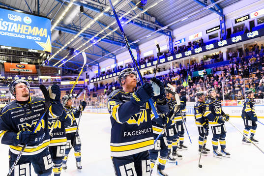 HV71s Joonas Nättinen jublar