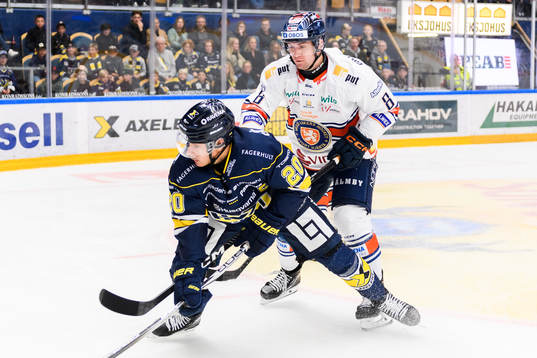 HV71s André Petersson och Växjös Zachary Giuttari