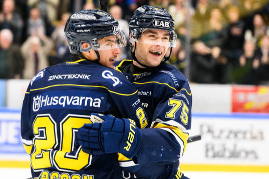 HV71s  Radan Lenc och HV71s André Petersson jublar
