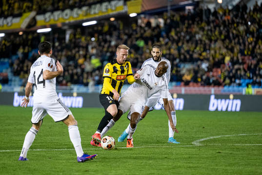 Julio Romao of Qarabag and Mikkel Rygaard Jensen of Häcken