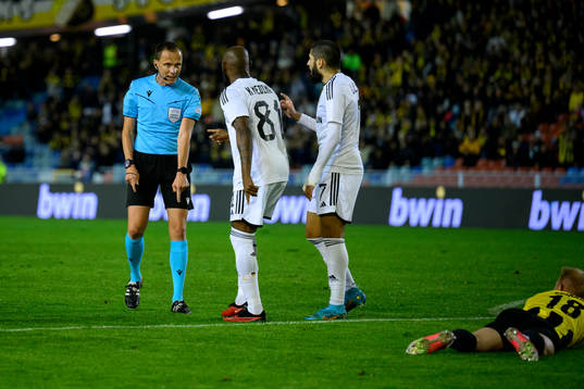 referee Sebastian Gishamer