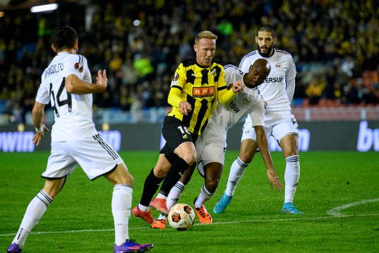 Mikkel Rygaard Jensen of Häcken and Julio Romao of Qarabag
