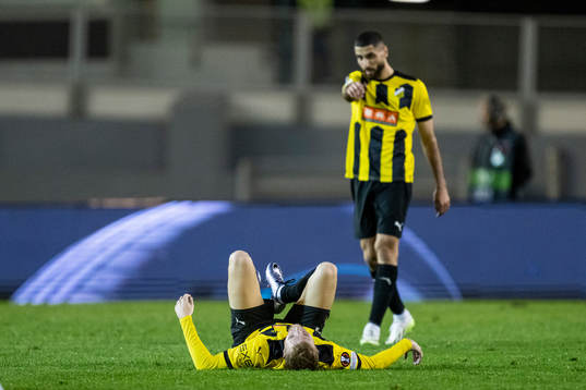 Simon Gustafson of Häcken in pain
