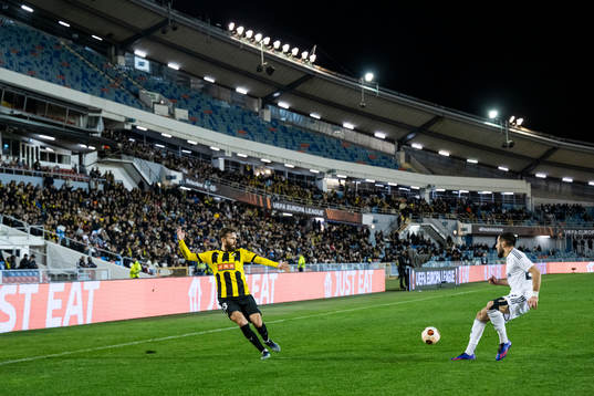 Simon Sandberg of Häcken and Rahil Mammadov of Qarabag