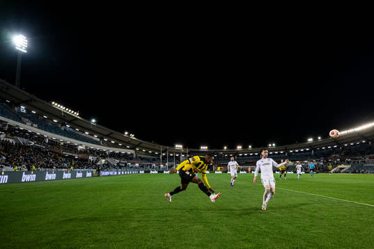 Abdulrazaq Ishaq of Häcken and Marko Jankovic of Qarabag