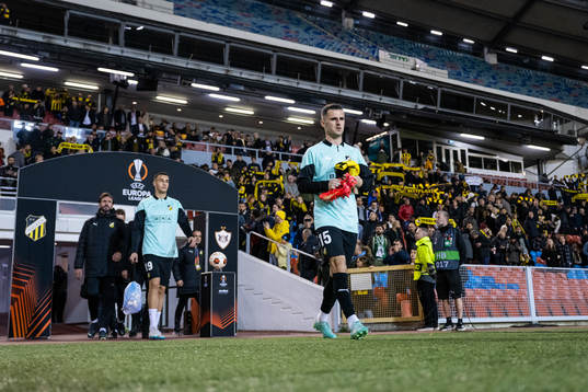 Srdjan Hrstic and Kadir Hodzic of Häcken enter the pitch