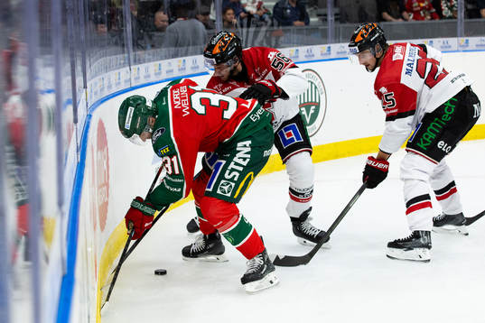 Frölundas Nicklas Lasu mot Örebros Robin Norell och