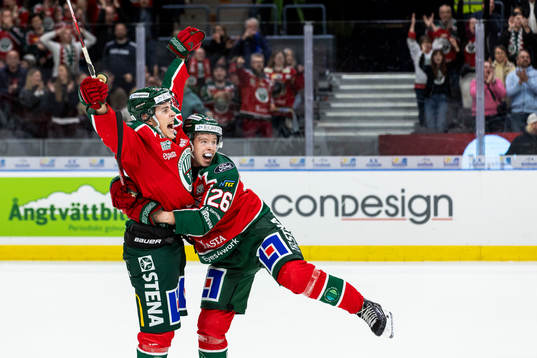 Frölundas Max Lindroth och Isac Heens jublar