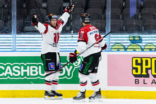 Örebros Mathias Bromé jublar