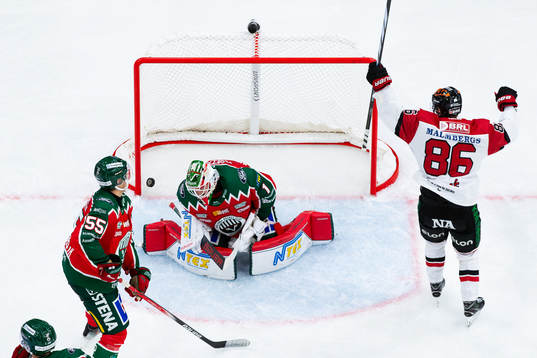 Örebros Mathias Bromé jublar