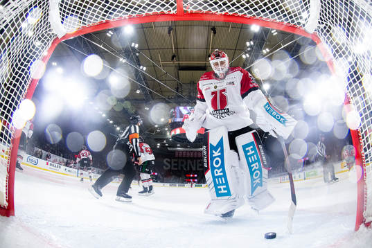 Örebros målvakt Jonas Arntzen deppar
