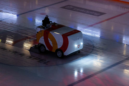 En ismaskin i Saab Arena
