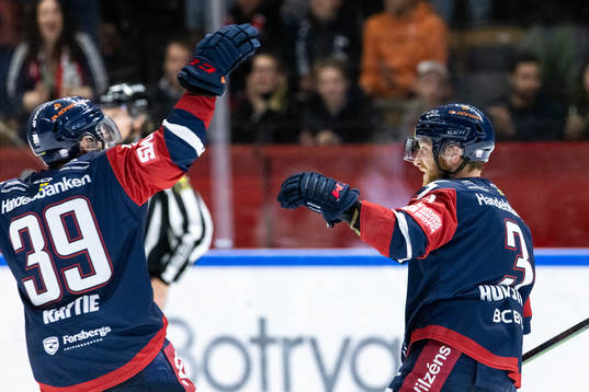 Linköpings Ty Rattie och Linus Hultström jublar