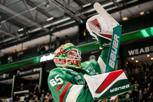 Rögles målvakt Christoffer Rifalk jublar