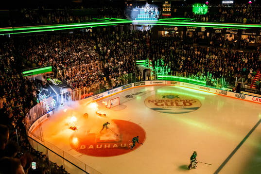 Spelarna gör entré i Catena Arena