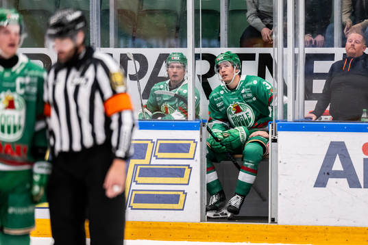 Rögles Simon Ryfors och Albin Sundsvik i utvisningsbåset