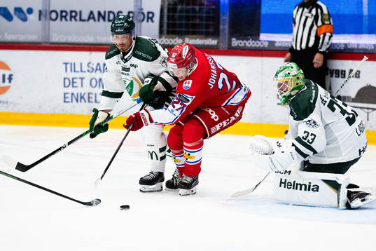 Färjestads Magnus Nygren och Timrås Oliver Johansson