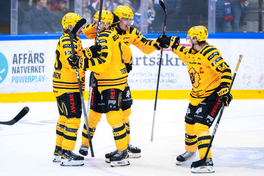 Skellefteås Max Lindholm jublar