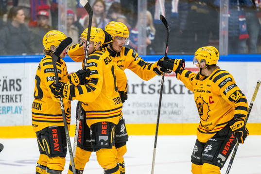 Skellefteås Max Lindholm jublar