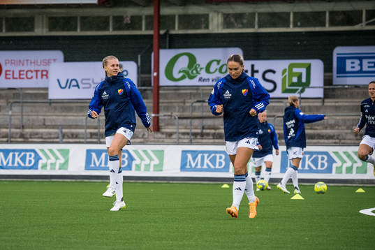 Djurgårdens spelare värmer upp