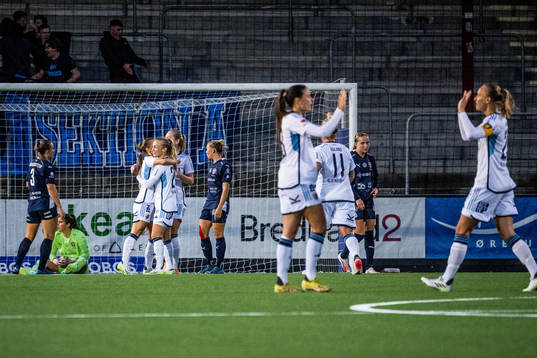 Djurgårdens Tilde Lindwall jublar med lagkamrater