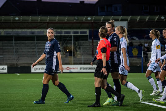 FC Rosengårds Gudrun Arnardottir och Emma Berglund