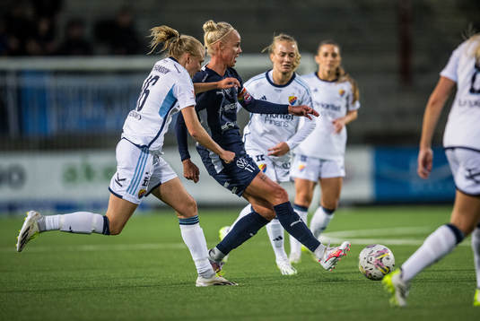 Djurgårdens Stinalisa Johansson och FC Rosengårds